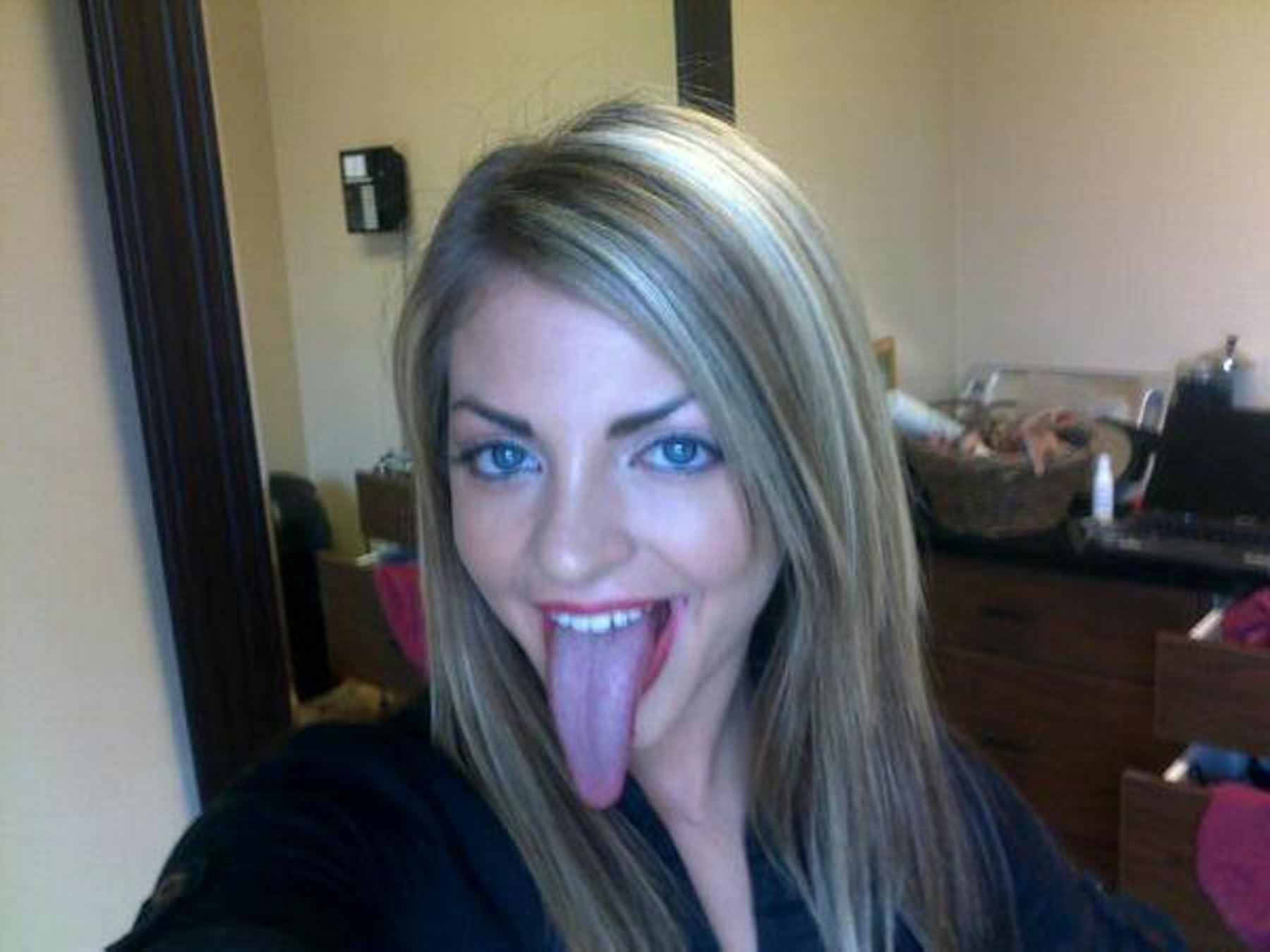 Sexy amateur women with tongue