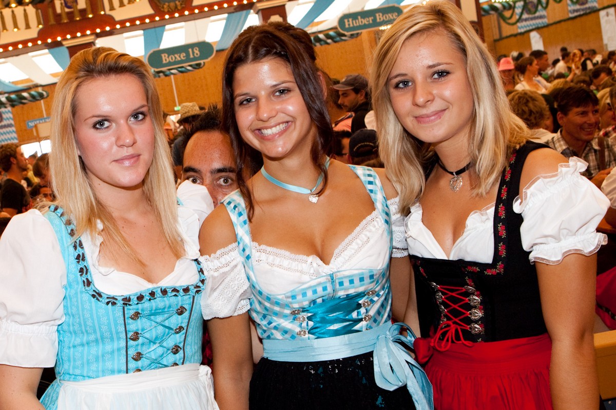 Красивые Баварские девушки