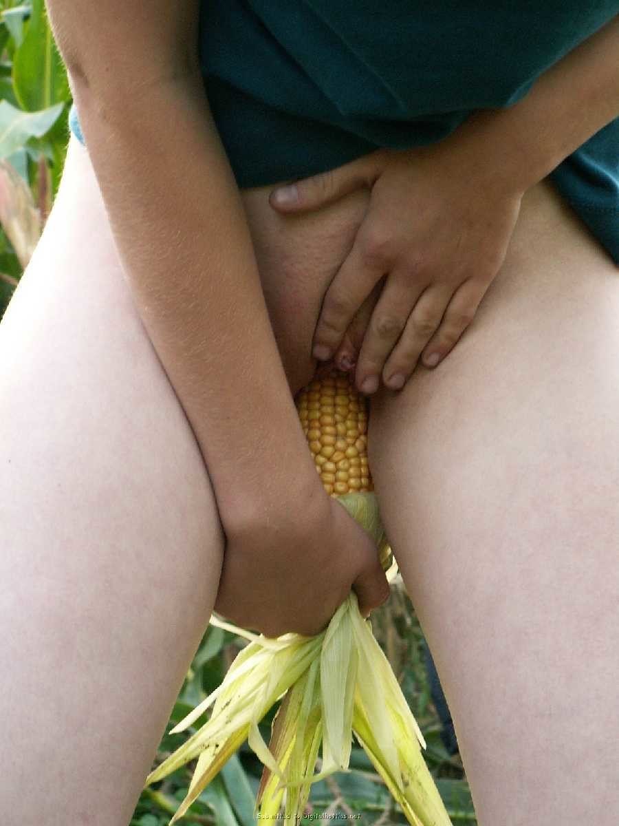 Голая жена в кукурузе фото