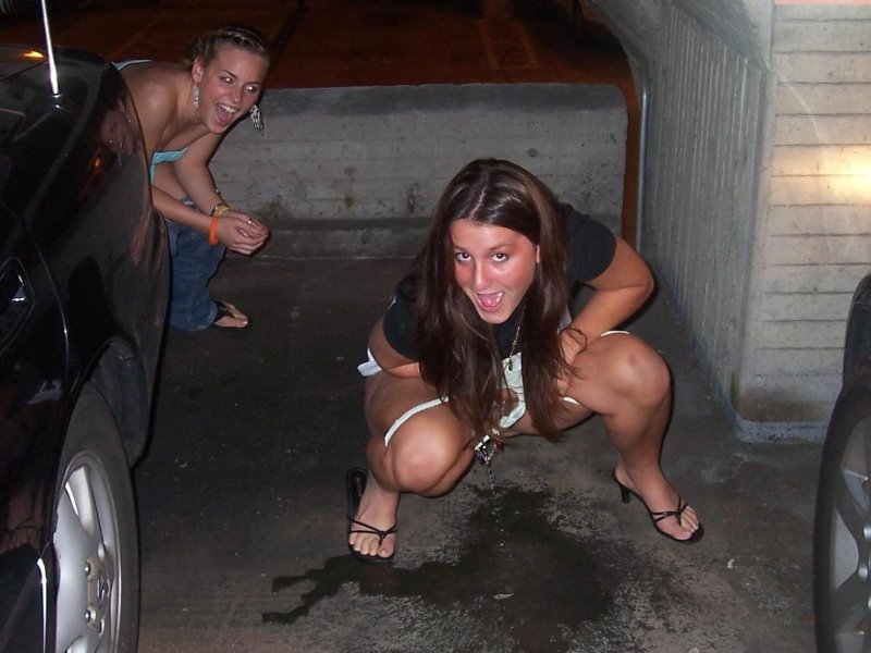 Girls drinking girls pee